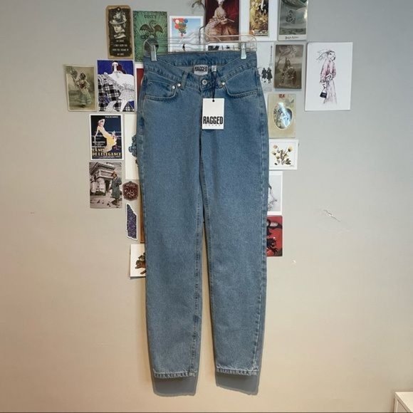 THE RAGGED PRIEST REVIVE RELAXED STRAIGHT LEG MID RISE V WAIST LIGHT WASH JEANS - Picture 2 of 9